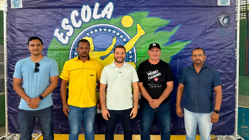 Escola de Craques entrega uniformes e fortalece inclusão social pelo esporte em Cristal do Norte