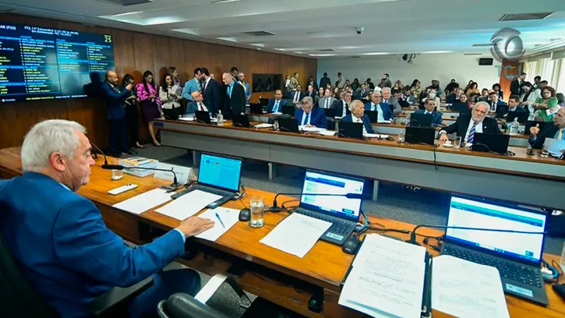 CCJ do Senado aprova PEC com fim da reeleição a partir de 2028
