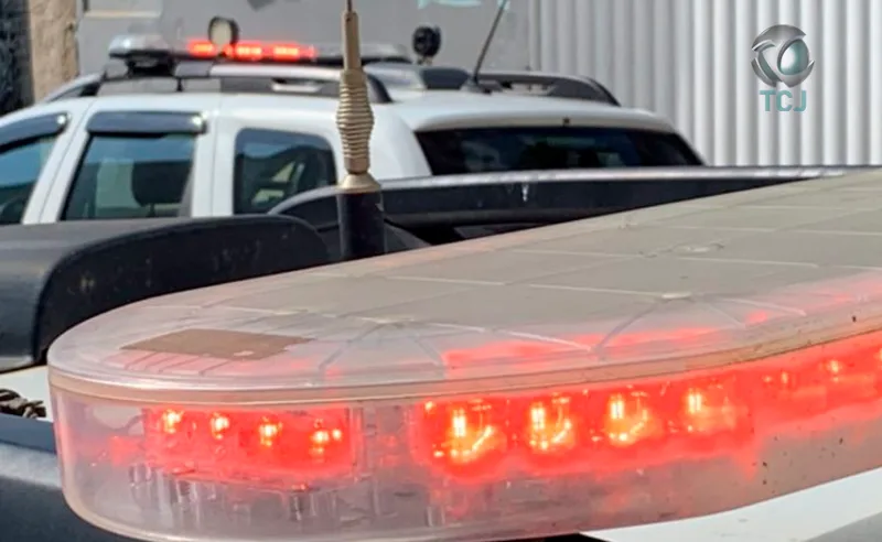 Homem é morto a tiros e facadas dentro de casa no Centro de Pedro Canário