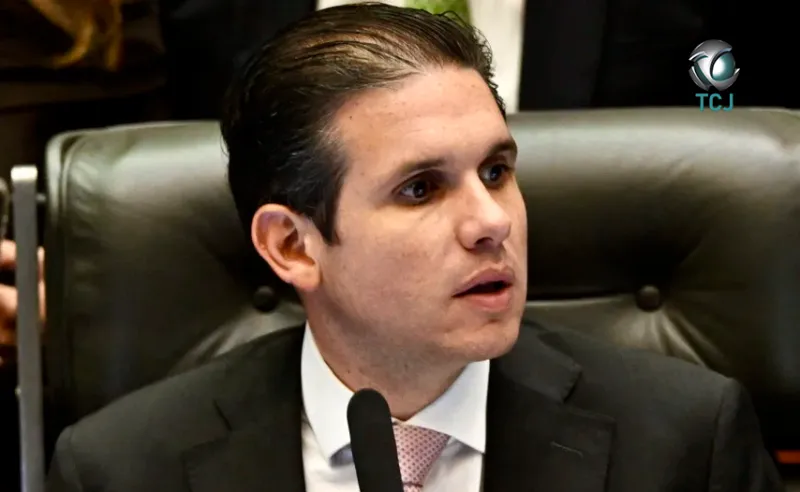 “Não tratei com Lula”: Motta afasta conversa sobre punição a Eduardo Bolsonaro