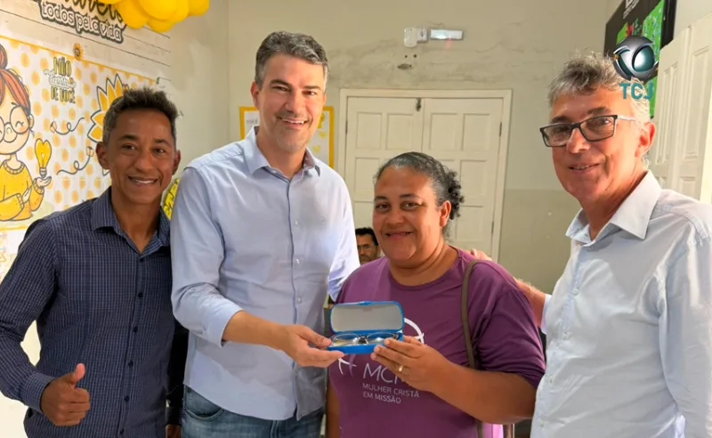 Pedro Canário inaugura teleconsulta e autoriza reformas; secretário estadual acompanha ações Pedro Canário inaugura teleconsulta e autoriza reformas; secretário estadual acompanha ações