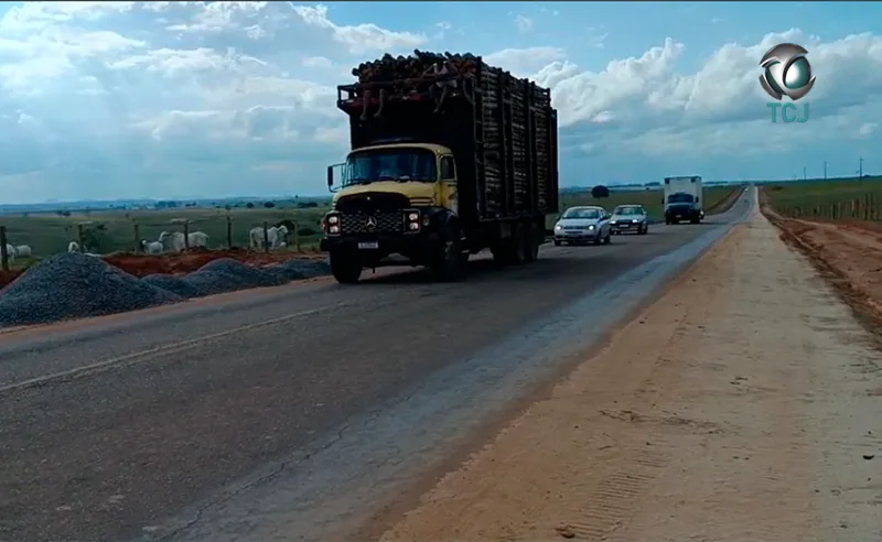 Obra da ES-130 avança com terraplanagem e impulsiona desenvolvimento no Norte do Espírito Santo