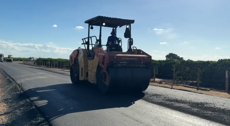 Pavimentação asfáltica avança e entra em nova fase na estrada de Floresta do Sul