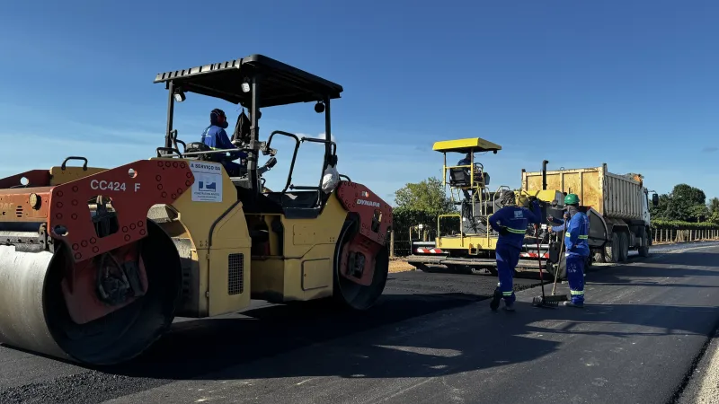 Pavimentação asfáltica avança e entra em nova fase na estrada de Floresta do Sul