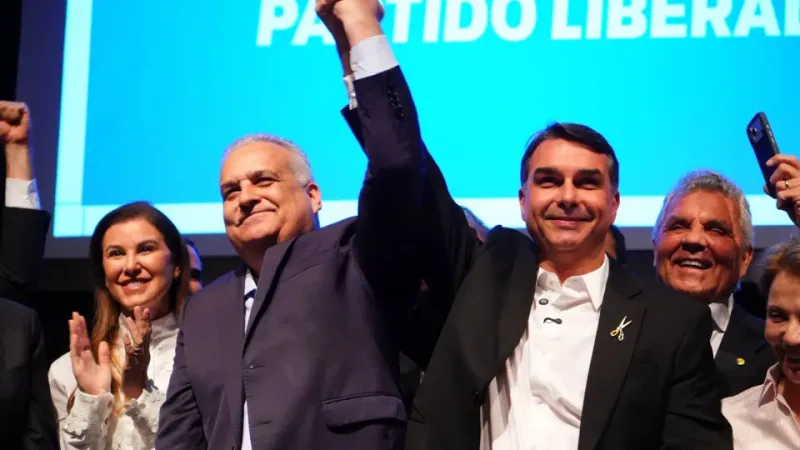 PF pede autorização ao STF para investigar vice de Flávio Bolsonaro por suspeita de estupro de vulnerável PF pede autorização ao STF para investigar vice de Flávio Bolsonaro por suspeita de estupro de vulnerável