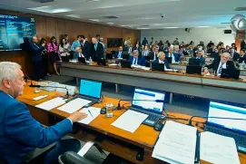 CCJ do Senado aprova PEC com fim da reeleição a partir de 2028