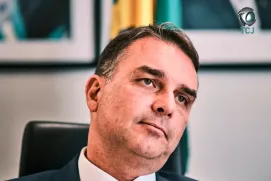 Flávio Bolsonaro admite desistência da candidatura e diz que há “um preço” para isso