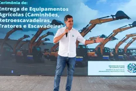 Governo do ES e Governo Federal entregam 52 máquinas para estradas rurais e produção agrícola