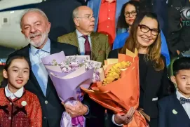 Lula se reúne com empresários chineses em Pequim Primeiro dia de visita oficial será focado em negócios